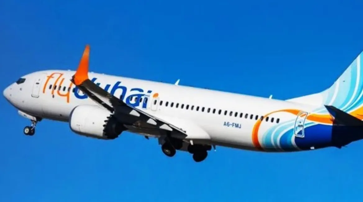 A Flydubai Boeing 737-8 MAX aircraft in flight, similar to the one operating flight FZ1073 from Dubai to Tel Aviv