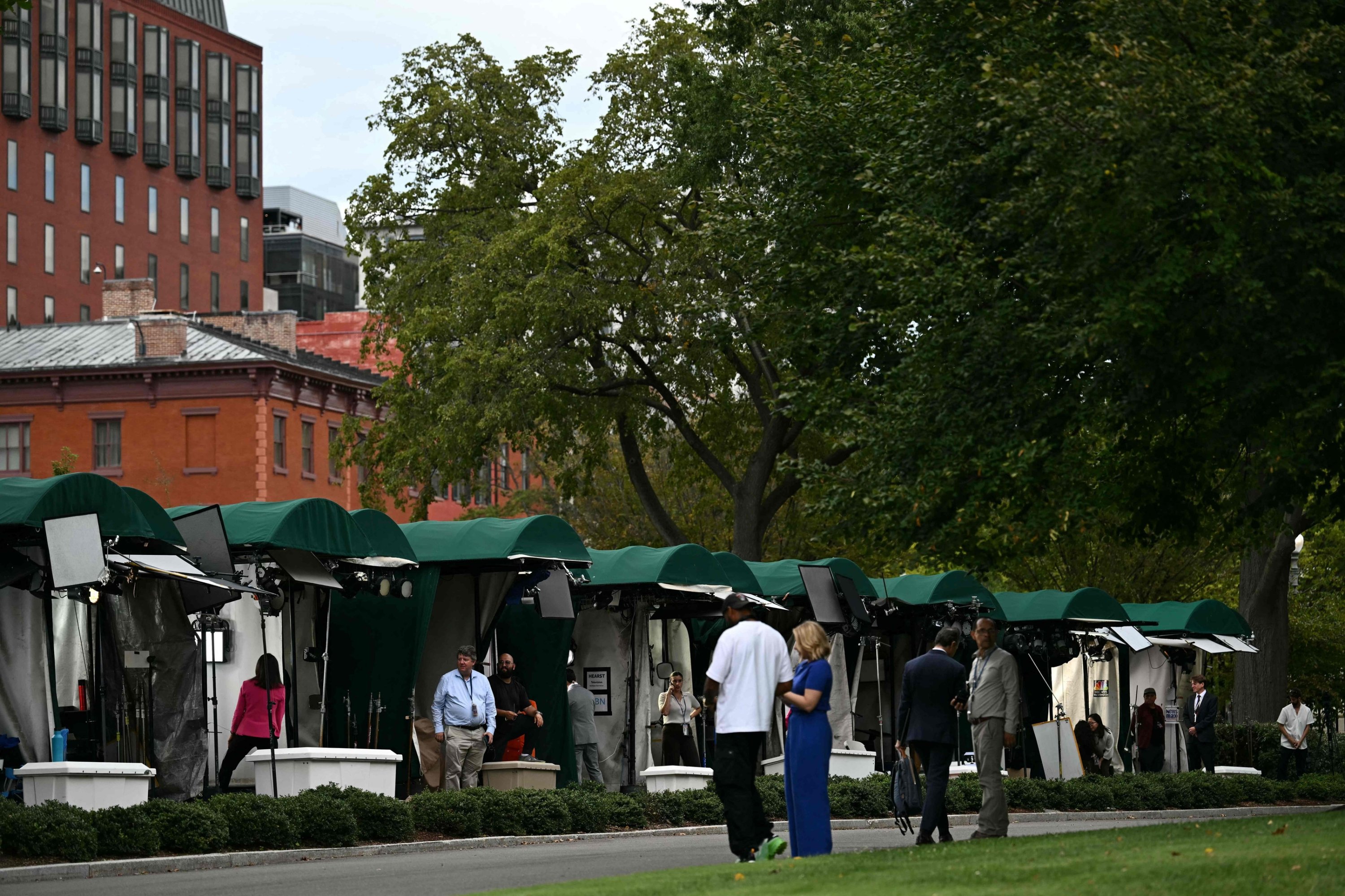 Reporters and television cameras positioned on the White House grounds during a public press availability