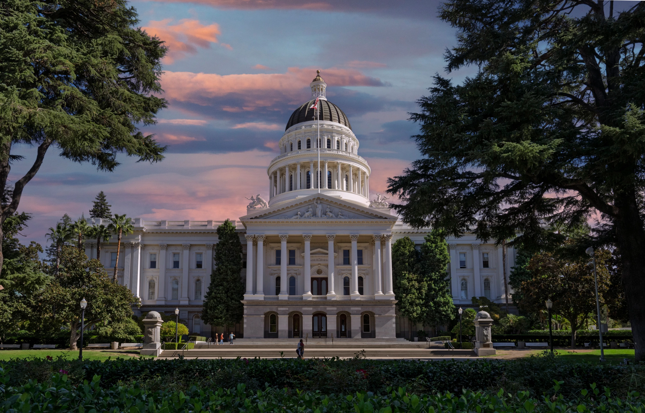 The Sacramento, California skyline, representing the community where Ukrainian immigrants are facing uncertainty as a TPS deadline approaches.