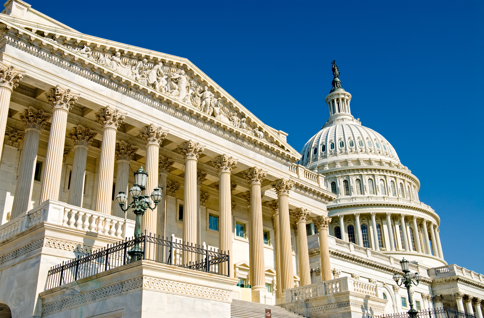 The United States Capitol building seen from the west front, photographed in clear daylight