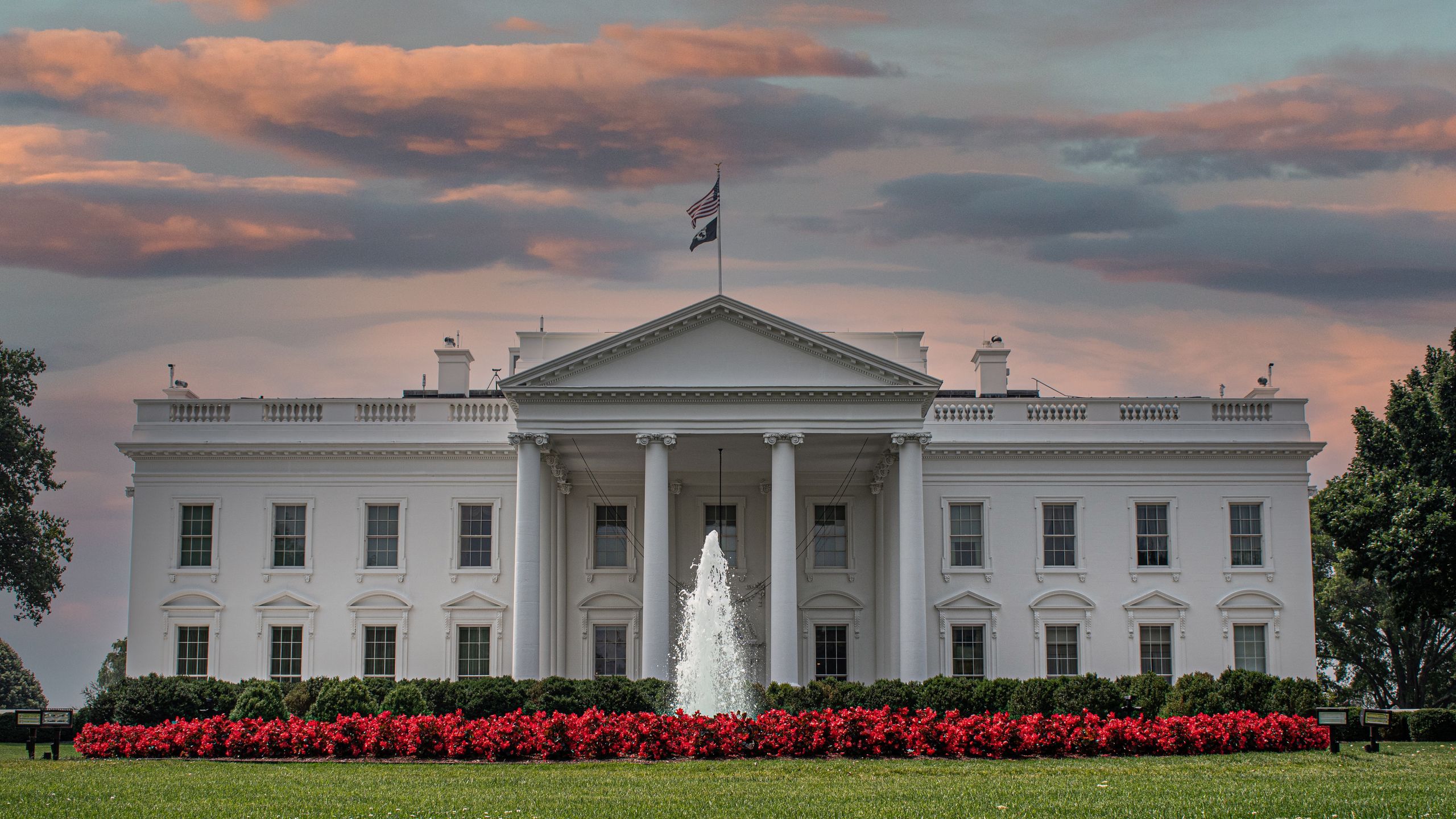 The White House in Washington, D.C., photographed from the North Lawn in daylight.