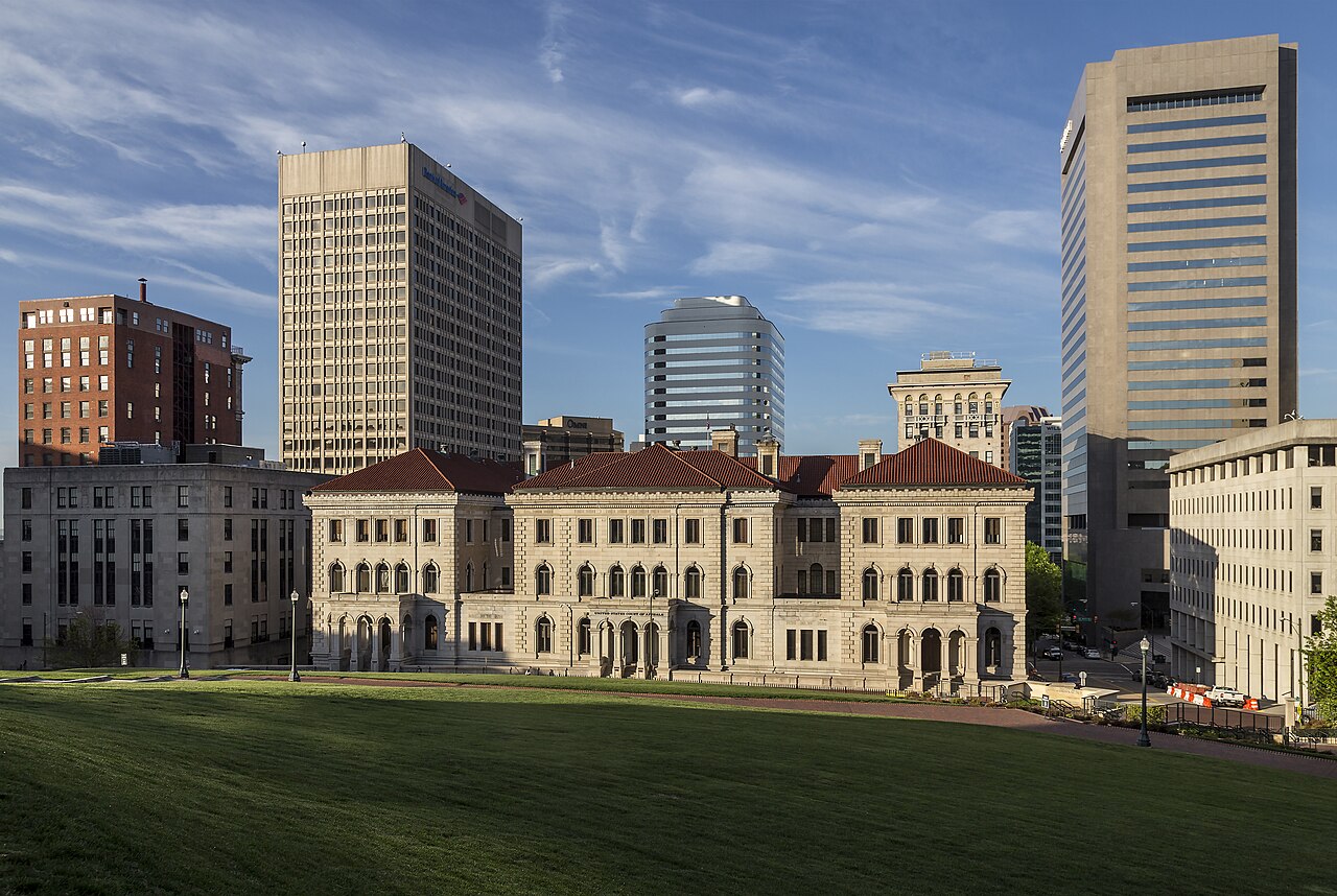 The exterior of the U.S. Court of Appeals for the Fourth Circuit building