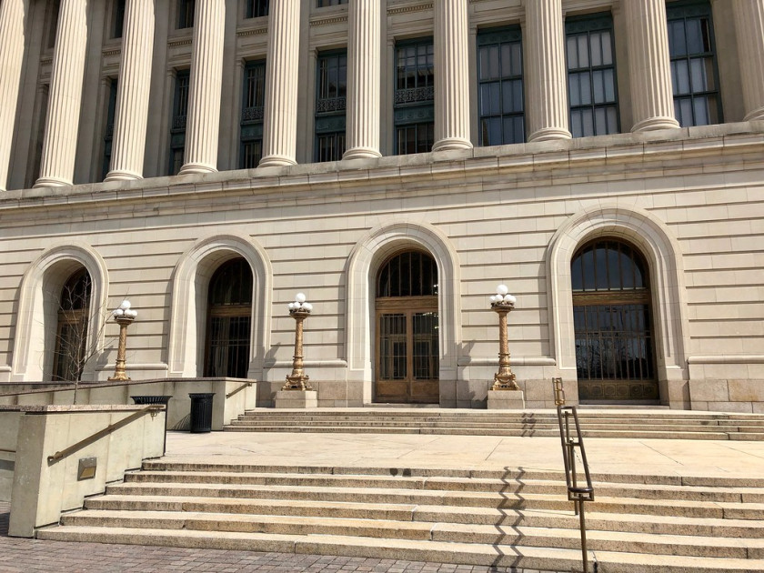 cincinnati courtroom main entrance