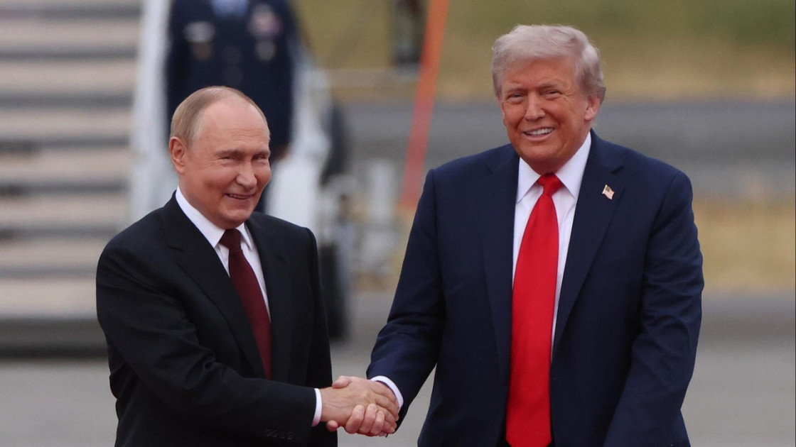 donald trump greeting putin on red carpet at arrival for alaska summit