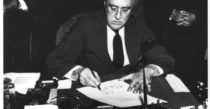 FDR signing New Deal legislation executive order