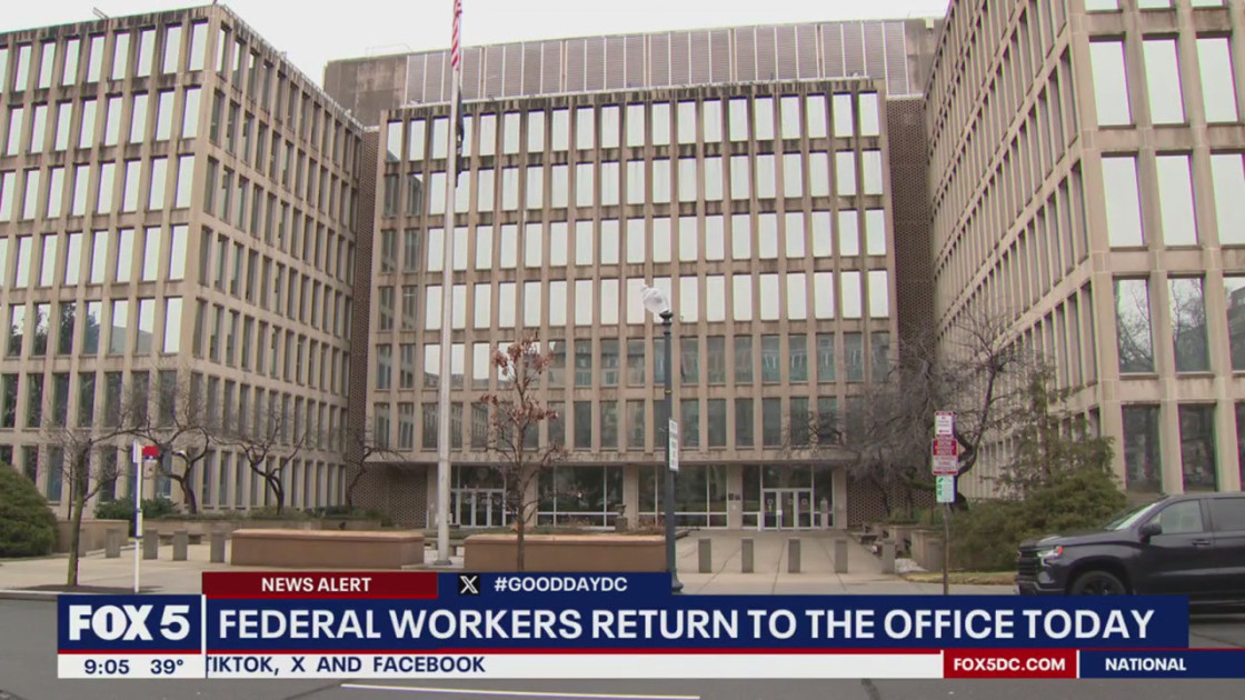 federal workers returning to office building