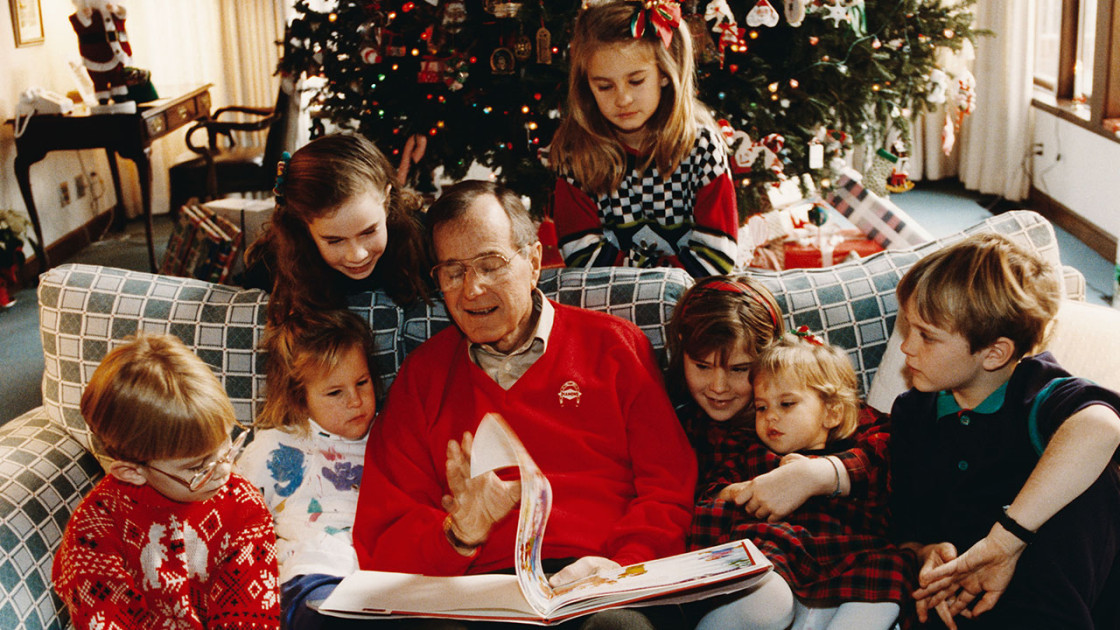 George H.W. Bush family Christmas photo 1991