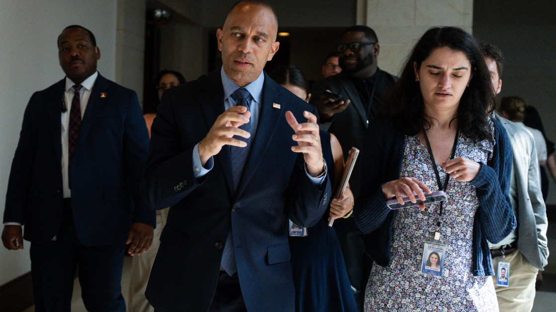 Hakeem Jeffries speaking to reporters
