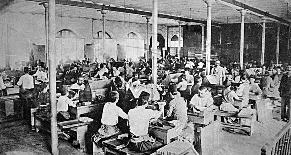 historic photo of early 20th century factory workers