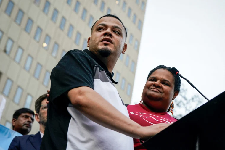 Federal Judge Blocks Deportation of Kilmar Abrego Garcia, Extending Court Fight with Trump Administration