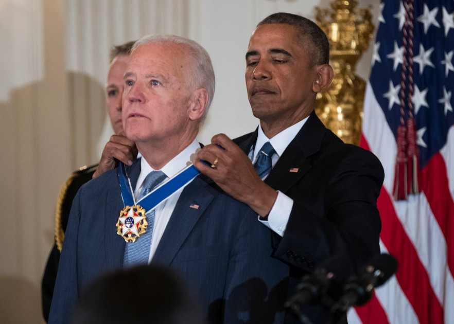 Obama awarding Biden medal