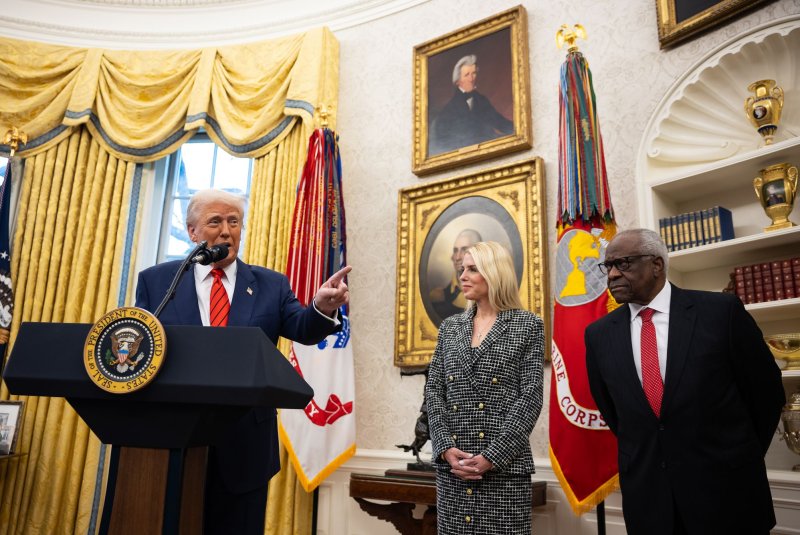 pam bondi sworn in as ag in whit ehouse