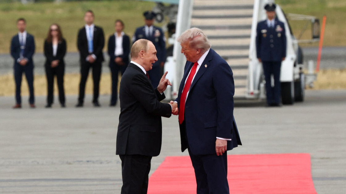 President Donald Trump and Vladimir Putin at lecterns in Anchorage