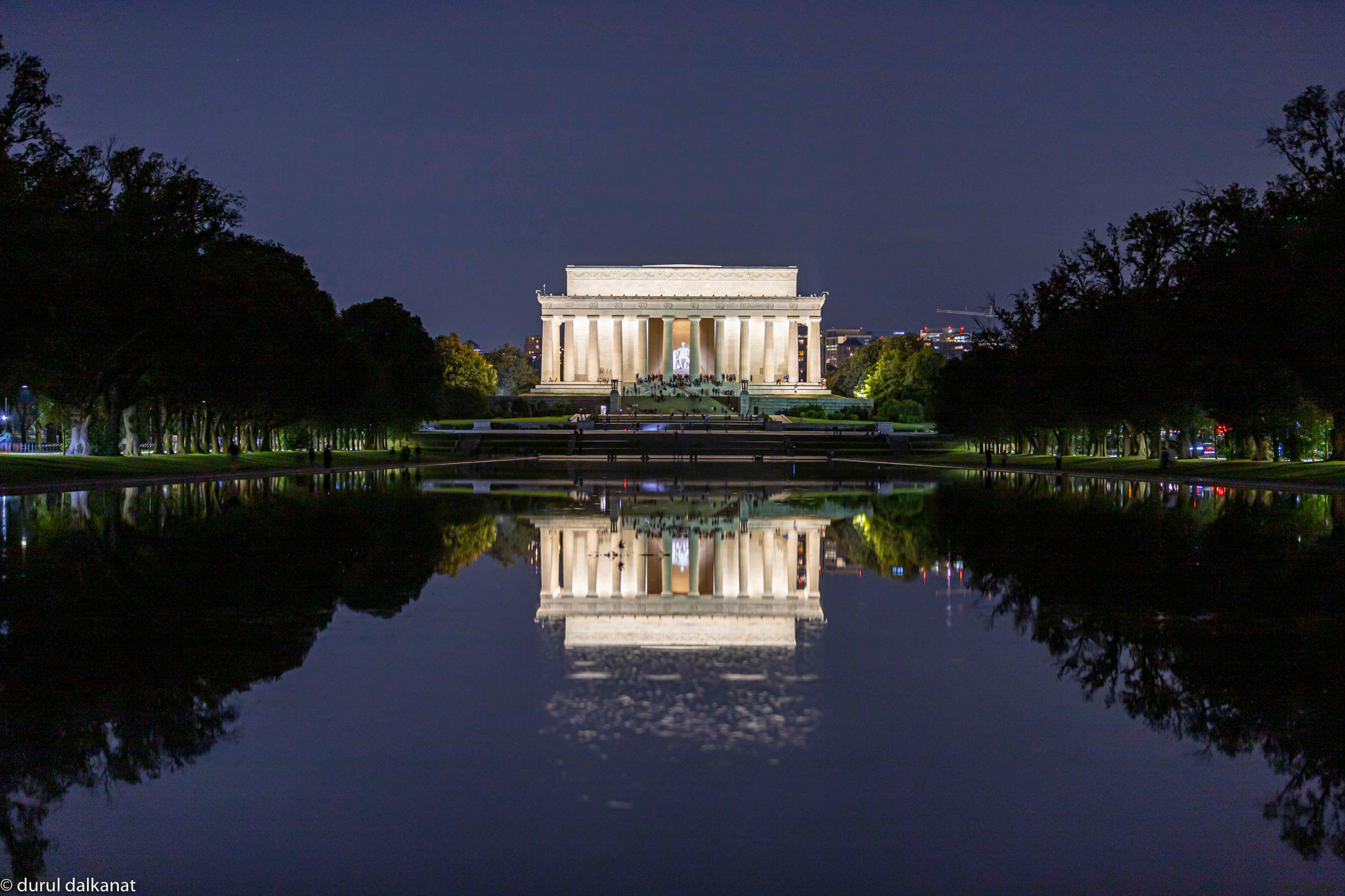 The silhouette of the Lincoln Memorial at night