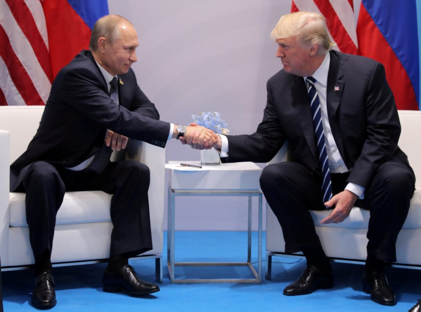 trump and putin shaking hands
