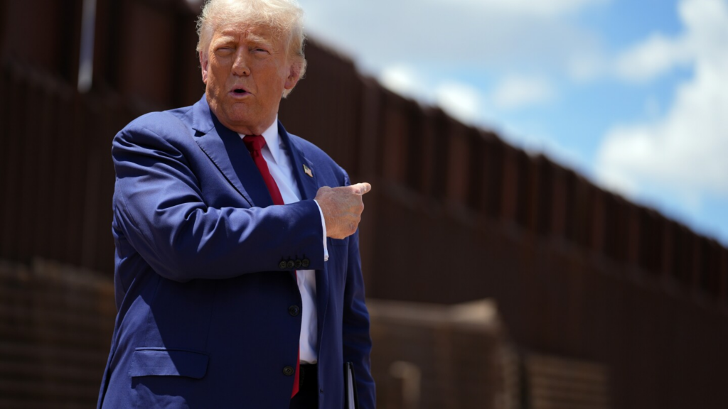 trump pointing to border