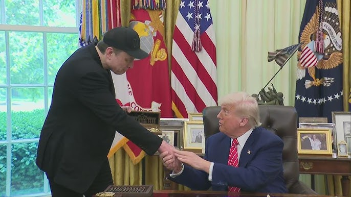  Trump presented Musk with a ceremonial gold key in a wooden box, calling it a thank-you from the nation.