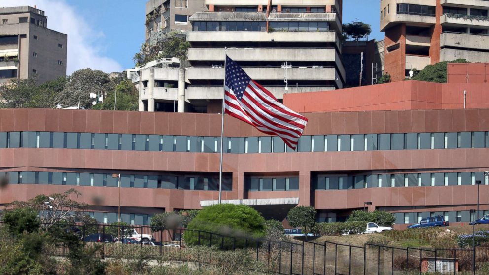 Venezuelan government building with U.S. and Venezuelan flags