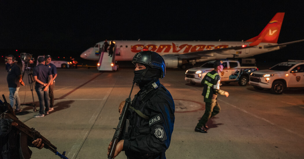 venezuelan deportees on plane 2025