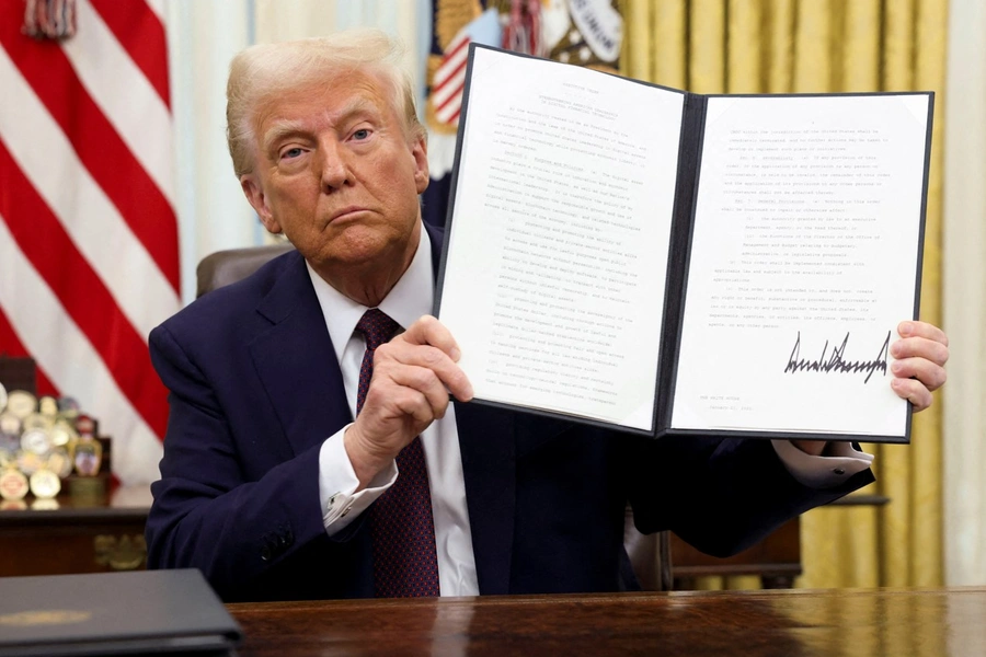 donald turmp signs first executive order of 2025