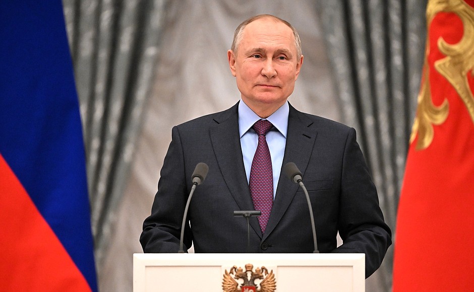 Vladimir Putin speaking at press conference