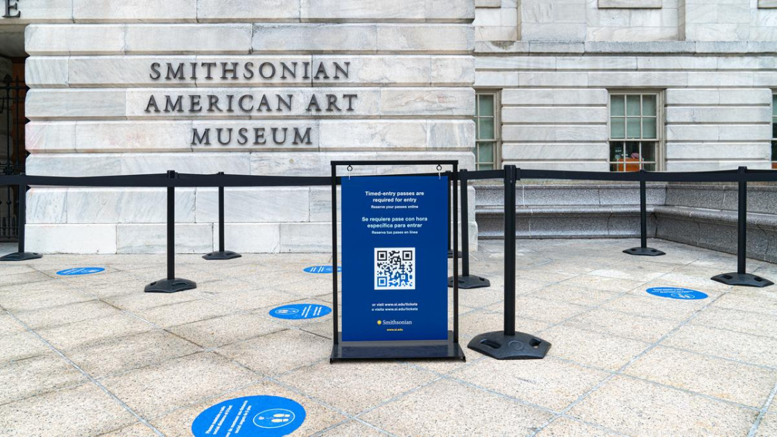 closed Smithsonian museum entrance