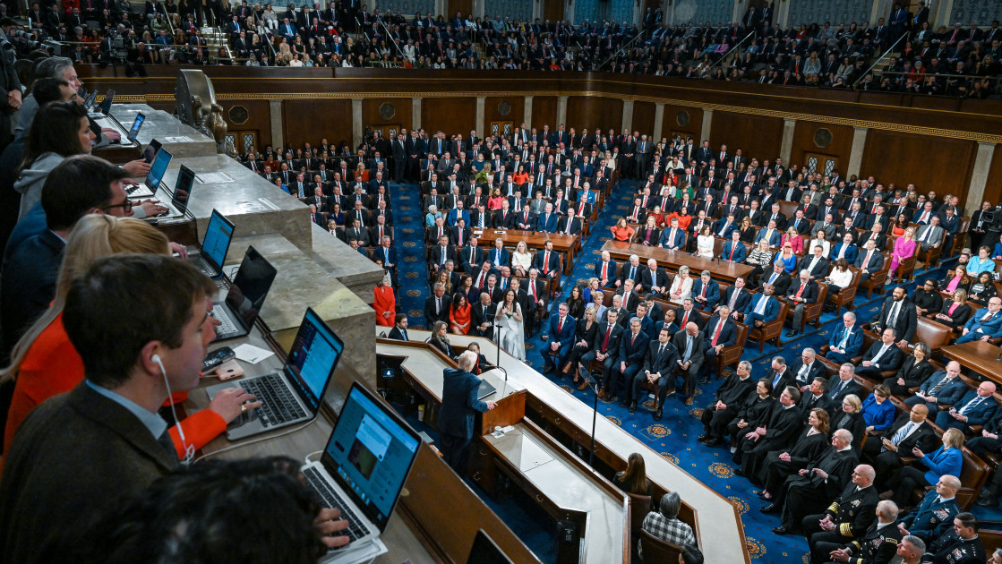 congressional Democrats divided meeting