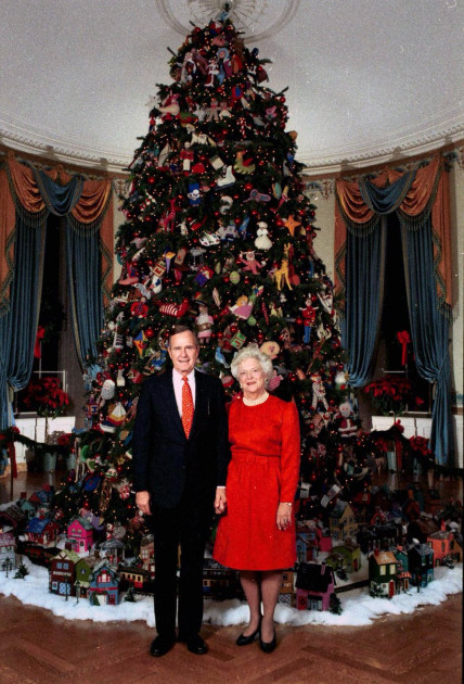 Barbara Bush needlepoint Christmas tree 1990
