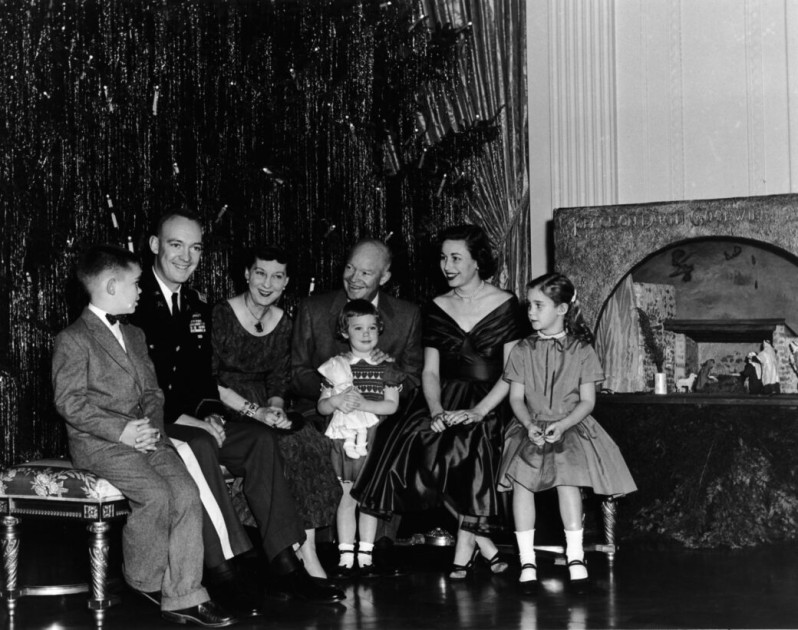 Mamie Eisenhower Blue Room Christmas tree 1955