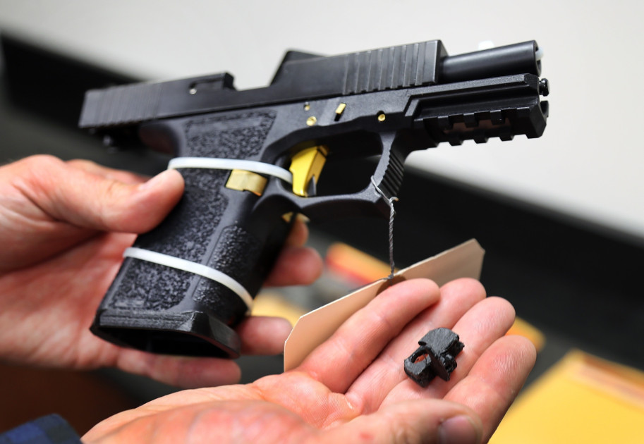 Glock handgun with illegal conversion switch